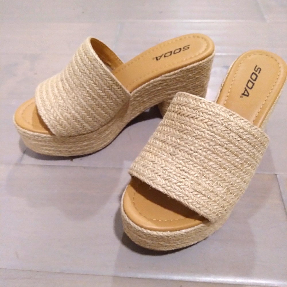 Platform woven mules